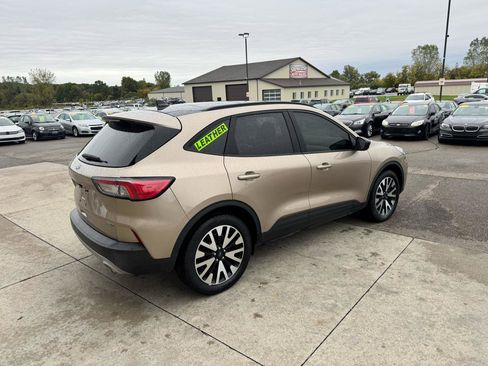 Used 2020 Ford Escape SE Sport image 5