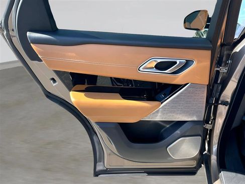 Used 2019 Land Rover Range Rover Velar R-Dynamic SE image 25