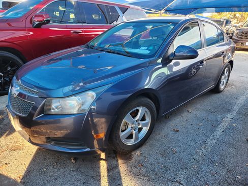 Used 2014 Chevrolet Cruze LT image 2