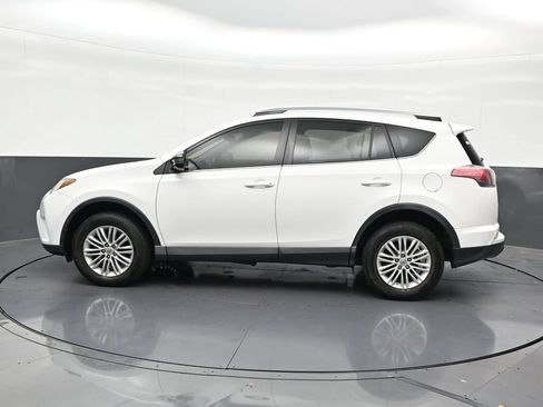 Used 2017 Toyota RAV4 LE FWD image 2