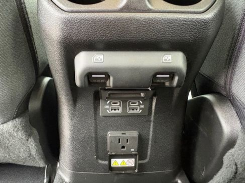 Used 2025 Jeep Wrangler Unlimited Sahara AWD/4WD image 20