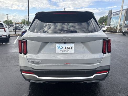 New 2025 Kia Sorento S image 5