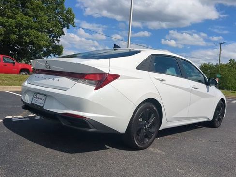 Used 2022 Hyundai Elantra SEL w/ Cargo Package FWD image 4