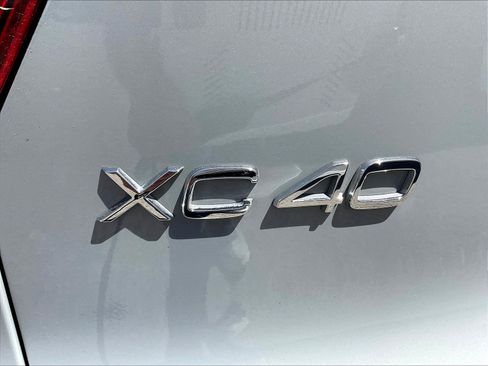 Used 2025 Volvo XC40 B5 Core AWD/4WD image 31