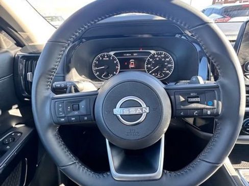 Certified 2024 Nissan Pathfinder SV w/ SV Premium Package image 17