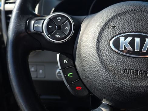 Used 2016 Kia Soul + w/ Primo Package FWD image 22