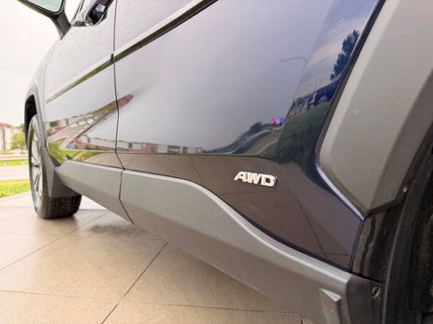 Used 2022 Toyota RAV4 XLE Premium AWD/4WD image 34