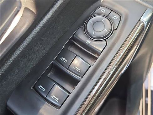 Used 2021 Chevrolet Silverado 1500 LT AWD/4WD image 11