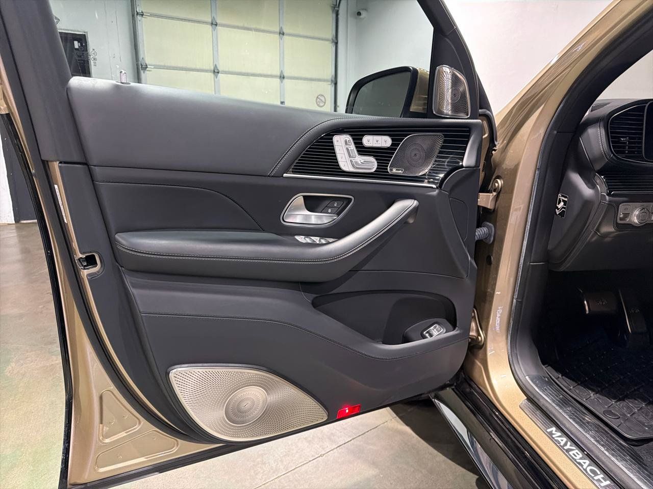 Used 2023 Mercedes-Benz Maybach GLS 600 4MATIC image 13