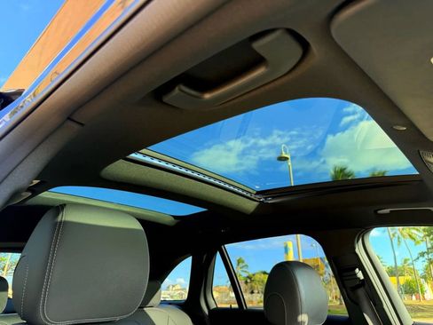 Used 2021 Mercedes-Benz GLC 300 w/ Premium Package image 17