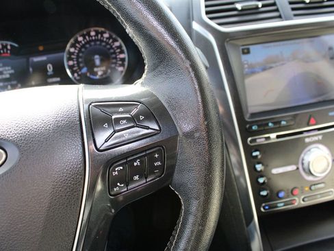 Used 2017 Ford Explorer Platinum image 37