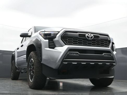 Used 2025 Toyota Tacoma TRD Off-Road AWD/4WD image 24
