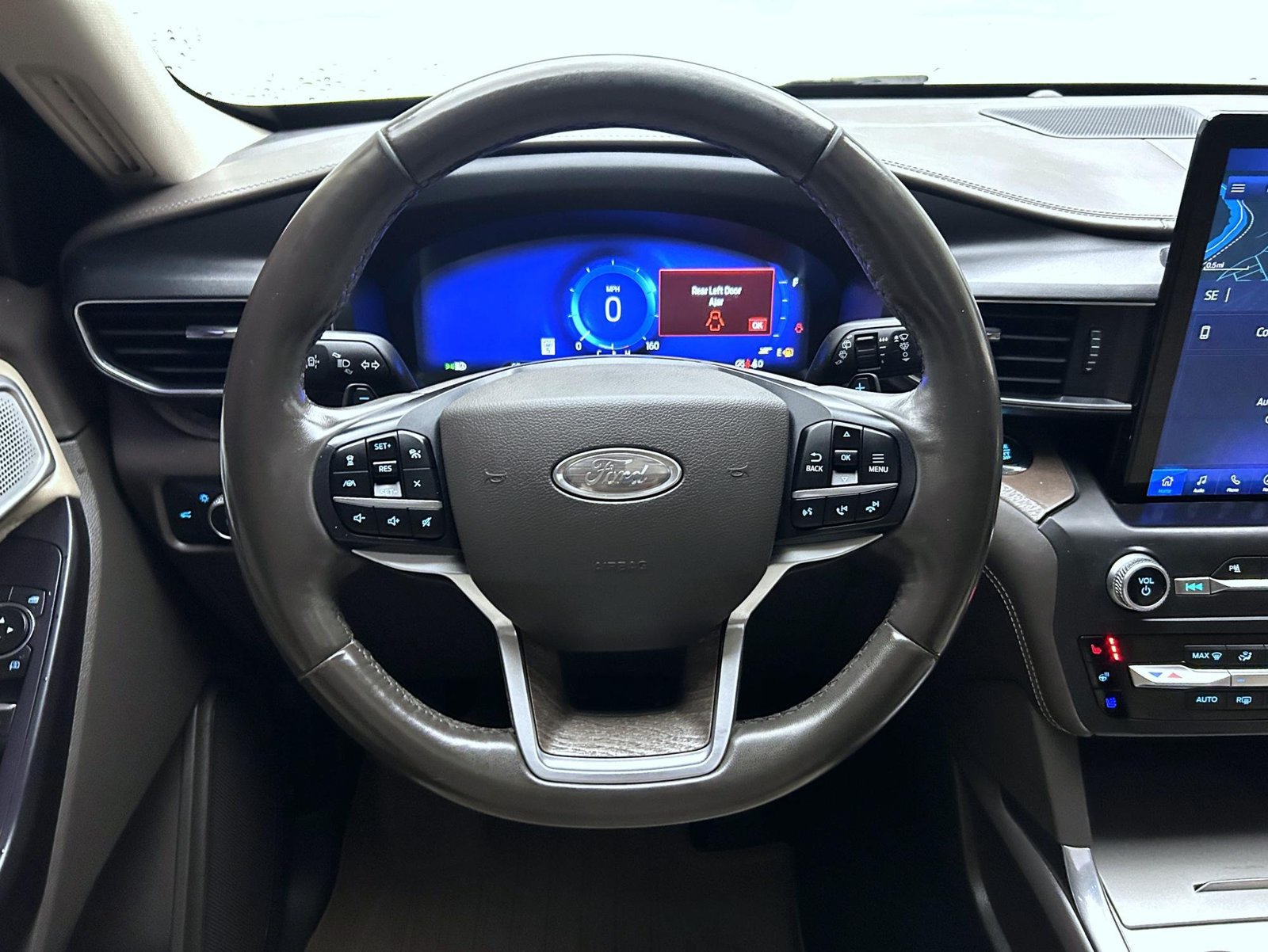 Used 2020 Ford Explorer Platinum w/ Premium Technology Package AWD/4WD image 12