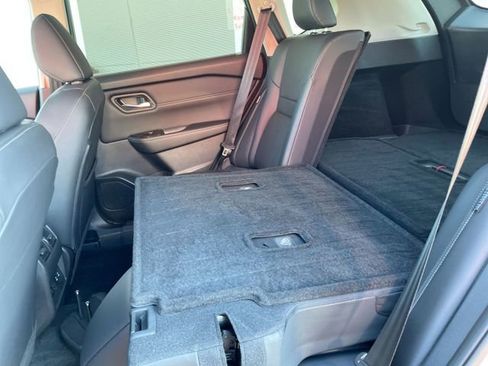 Used 2025 Nissan Rogue SL w/ Tech Package image 13