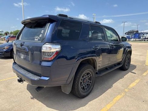 Used 2022 Toyota 4Runner SR5 Premium w/ Moonroof Package RWD image 7