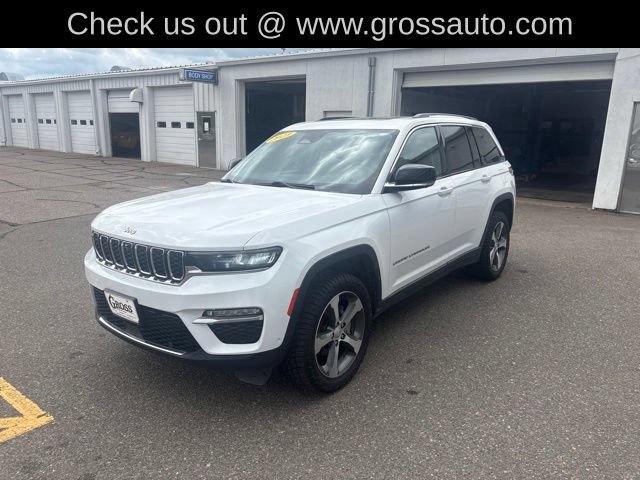 Used 2023 Jeep Grand Cherokee Limited w/ Luxury Tech Group II AWD/4WD image 4