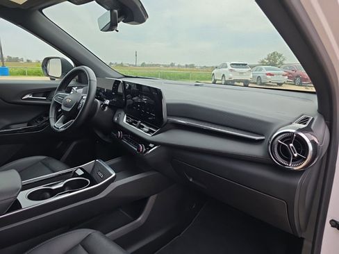 Used 2025 Chevrolet Equinox LT w/ Convenience Package II image 15