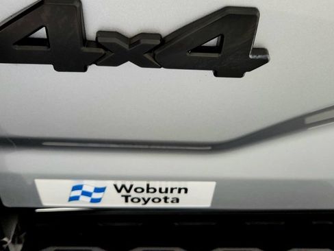 Certified 2022 Toyota Tacoma SR5 AWD/4WD image 13