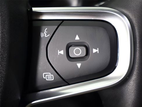 Used 2023 Volvo XC40 B5 Plus w/ Protection Package Premier image 45