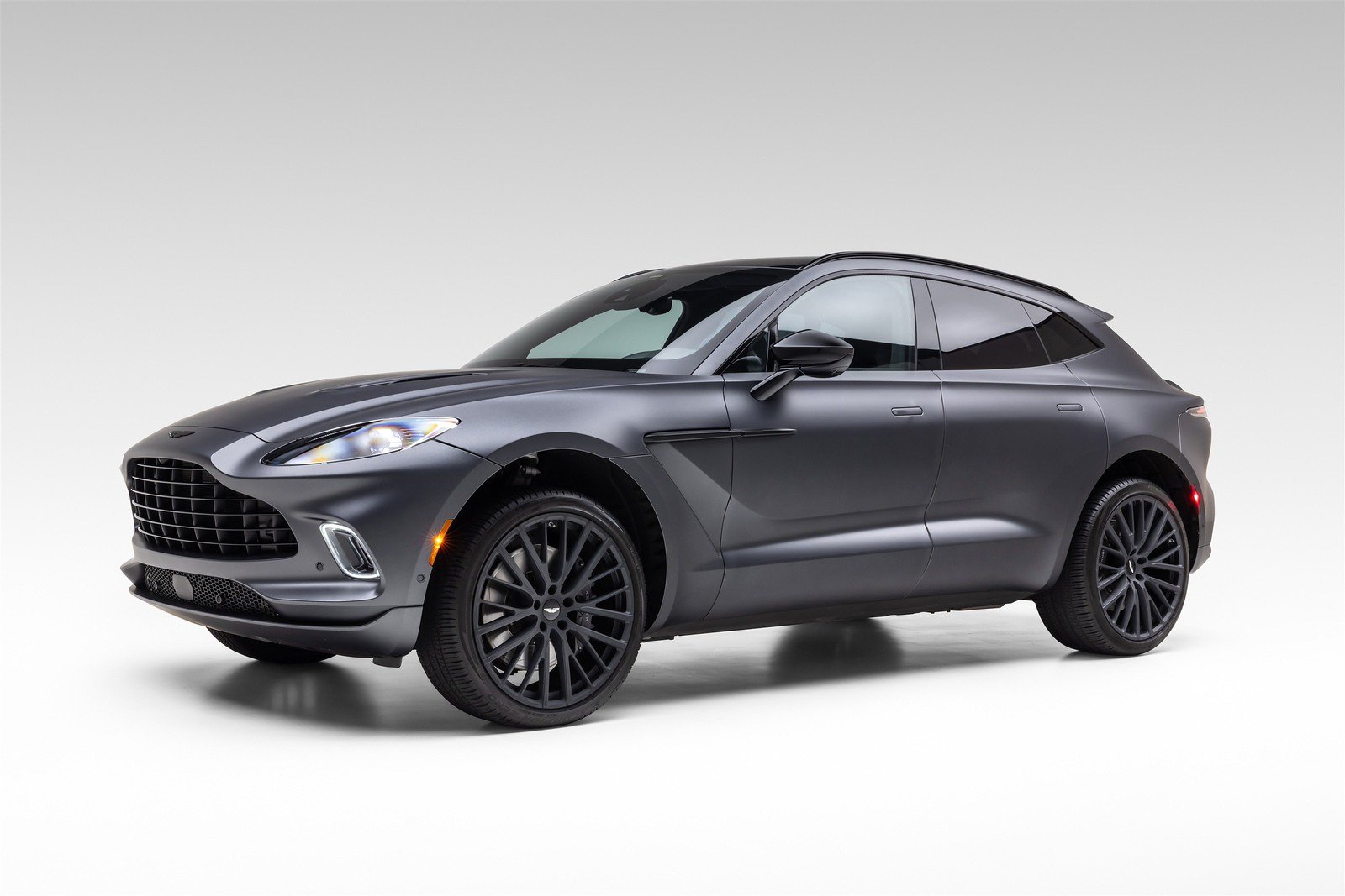 Used 2022 Aston Martin DBX AWD/4WD image 1