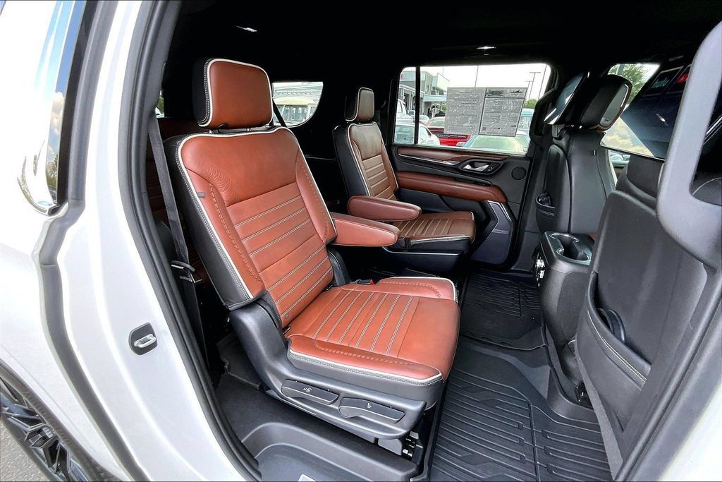 Used 2023 GMC Yukon XL Denali Ultimate AWD/4WD image 27