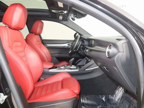Used 2023 Alfa Romeo Stelvio Veloce image 13