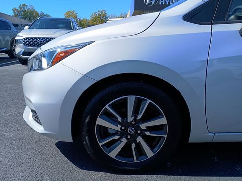 Used 2022 Nissan Versa SV image 16