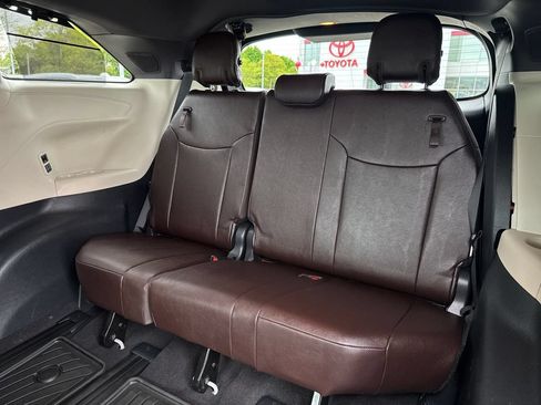 Used 2023 Toyota Sienna Platinum AWD/4WD image 66