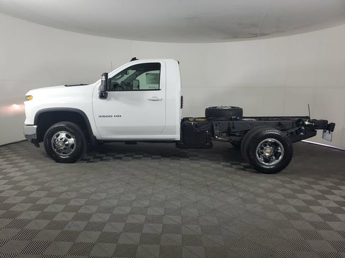 New 2026 Chevrolet Silverado 3500 LT w/ Convenience Package RWD image 7