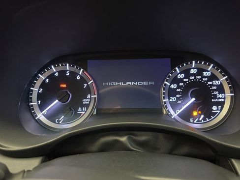 Used 2023 Toyota Highlander L FWD image 21