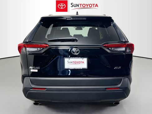Used 2025 Toyota RAV4 XLE w/ Convenience Package FWD image 5