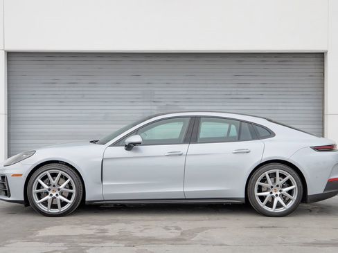 Certified 2024 Porsche Panamera 4 image 2