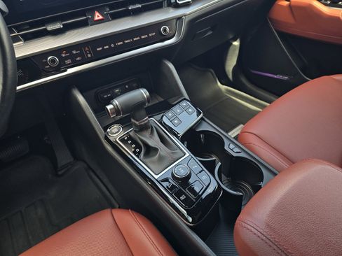 Used 2024 Kia Sportage SX image 16