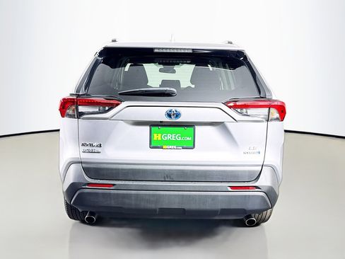 Used 2022 Toyota RAV4 LE image 8