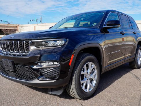 Used 2023 Jeep Grand Cherokee Limited AWD/4WD image 8
