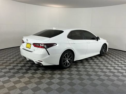 Used 2023 Toyota Camry SE FWD image 5