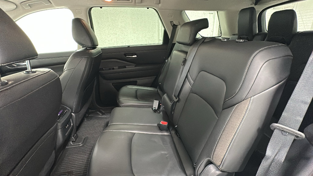 Used 2023 Nissan Pathfinder SL AWD/4WD image 14