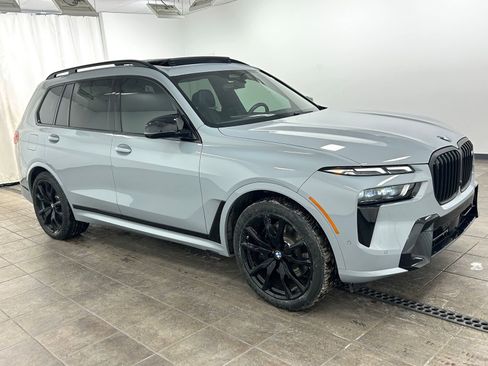 Used 2025 BMW X7 M60i w/ Executive Package image 6