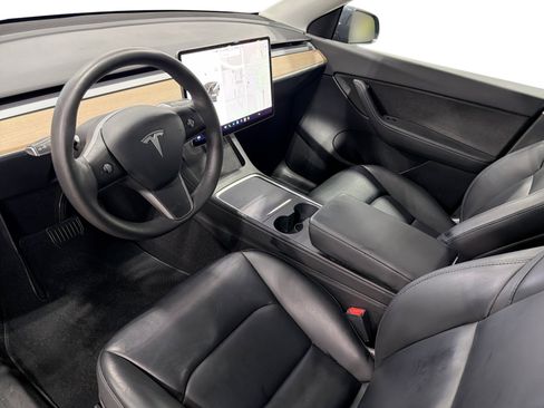 Certified 2021 Tesla Model Y Long Range AWD/4WD image 9