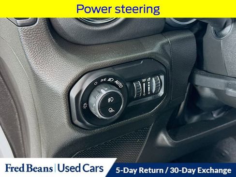 Used 2022 Jeep Gladiator Overland image 23