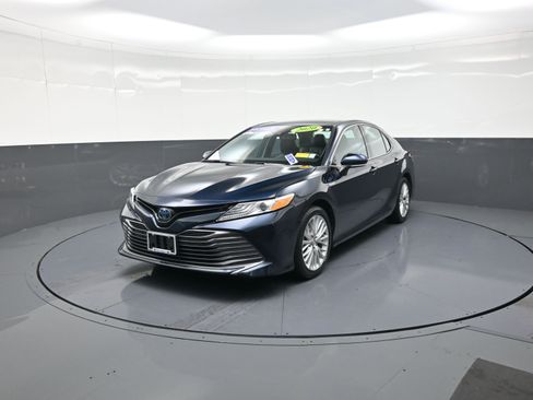 Used 2020 Toyota Camry XLE image 7
