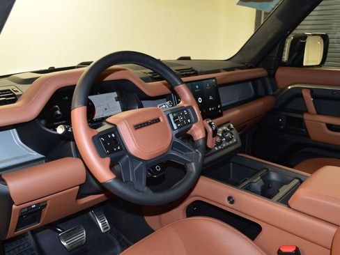 Certified 2025 Land Rover Defender 110 AWD/4WD image 4