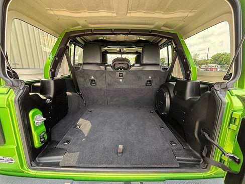 Used 2019 Jeep Wrangler Unlimited Sahara w/ Uconnect 4C Nav & Sound Group AWD/4WD image 23