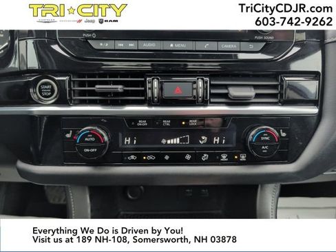 Used 2022 Nissan Pathfinder SV w/ SV Premium Package image 25