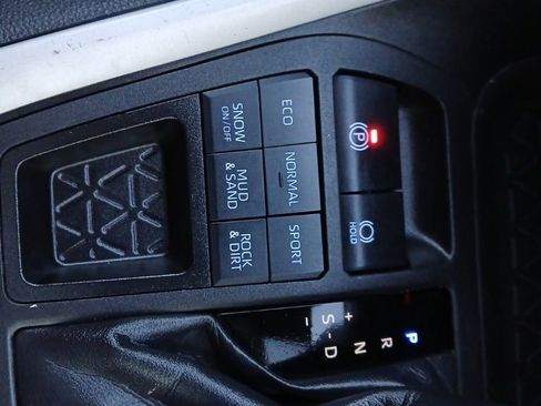 Certified 2022 Toyota RAV4 XLE Premium image 27