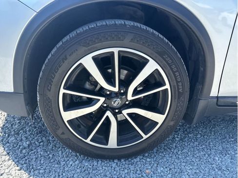 Used 2018 Nissan Rogue SL w/ Premium Package image 24