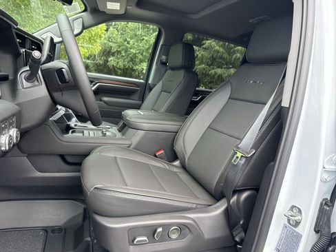New 2026 GMC Sierra 2500 Denali w/ Denali Reserve Package AWD/4WD image 11