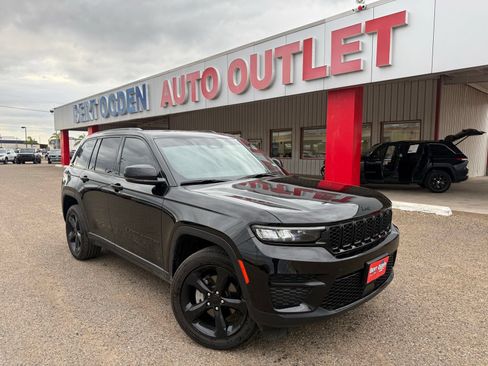 Used 2025 Jeep Grand Cherokee Altitude AWD/4WD image 1