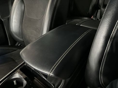 Used 2020 Ford Edge ST image 25