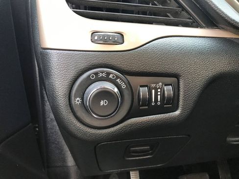 Used 2015 Jeep Cherokee Latitude FWD image 47